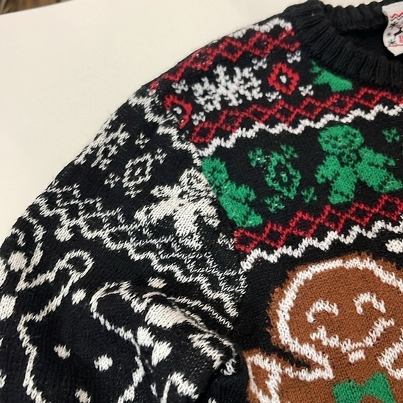 Well Worn Gingerbread Man Oh Snap! Christmas Ornaments Holiday Knit Sweater - Picture 3 of 6